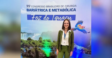 Dra Tamires aPrecybelovicz palestrando no XV congresso da SBCBM