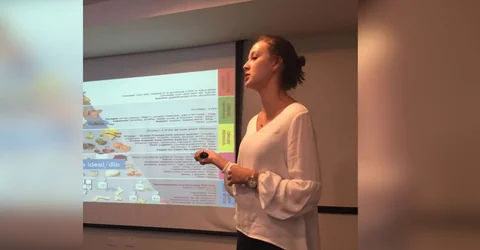 Dra Tamires Precybelovicz palestrando no XXI congresso da SBCBM